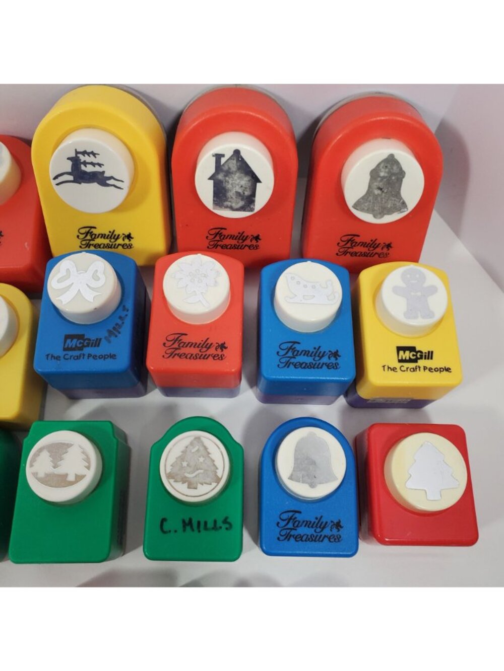Christmas Paper Punch Lot Family Treasure McGill Craft People Holiday 17 Punches - Picture 3 of 9